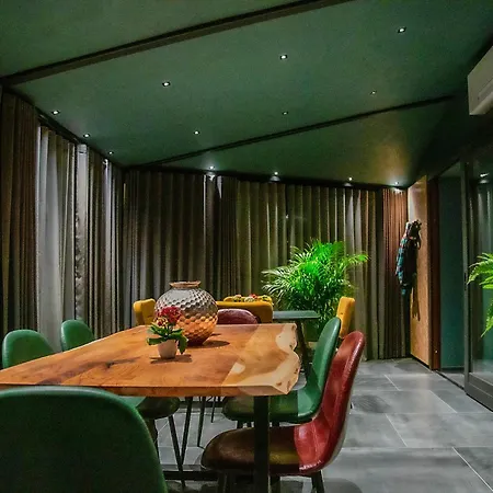 Mantra Suite&rooms فندق مبيت وإفطار 4*